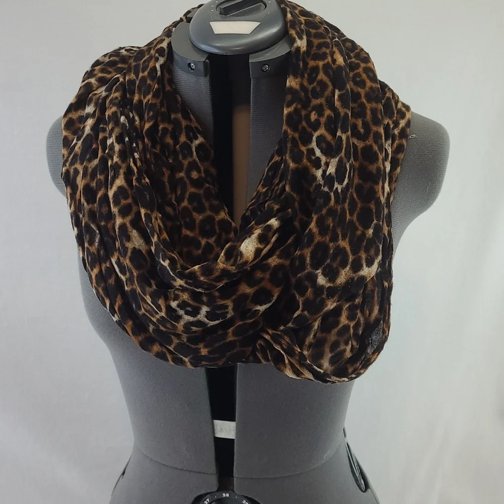Lot of 9 infinity scarves including Halloween ๐ Christmas ๐ and more! - Picture 13 of 16